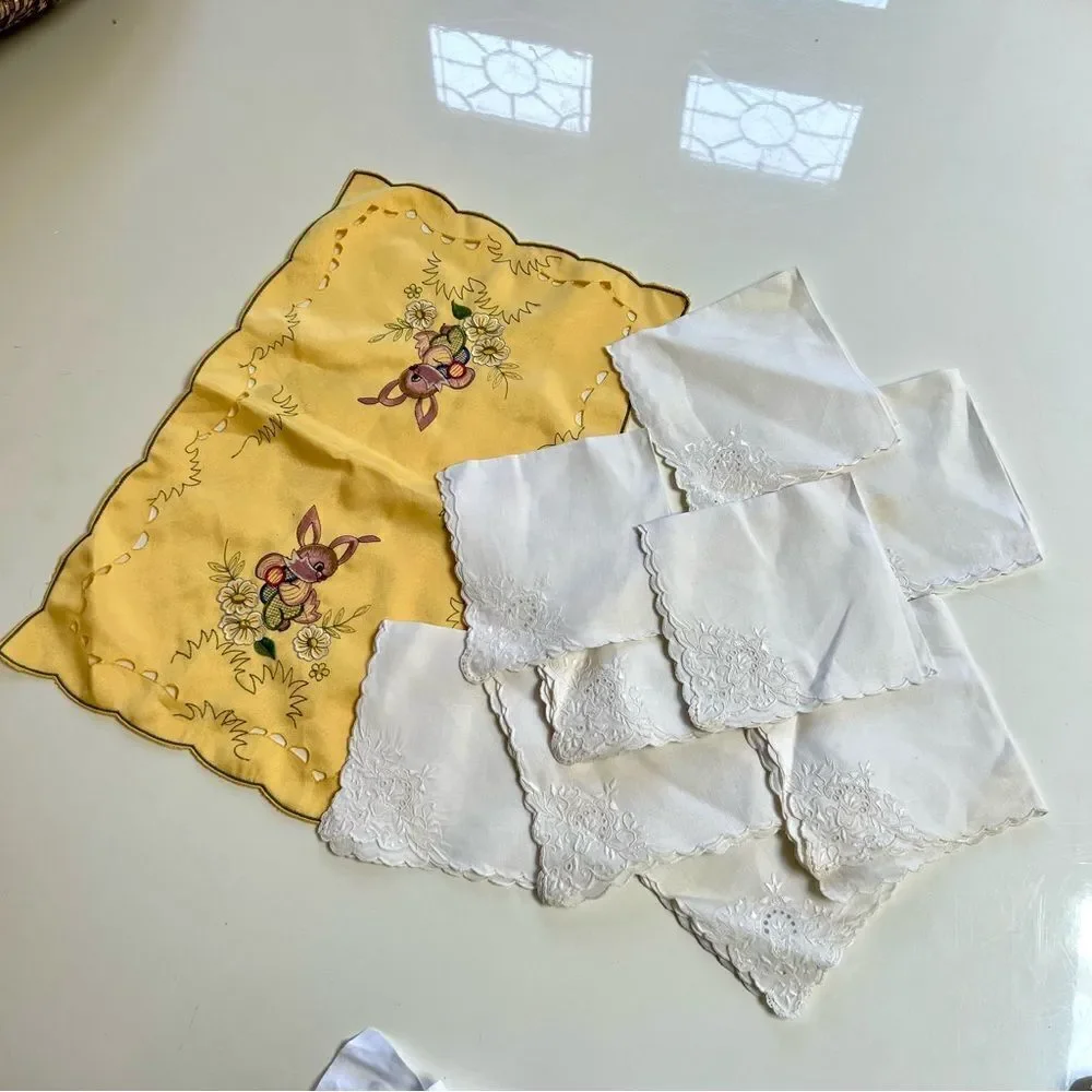 Vintage 1960s 1970s 10 PC Scalloped Edge Embroidered Dinner Napkins Bunny Doily